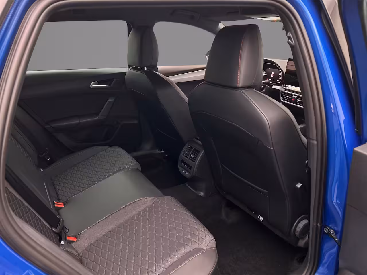 Seat Leon Sportstourer 1.5 TSI eHybrid 204pk FR Business - eHybrid €540, - private lease actie