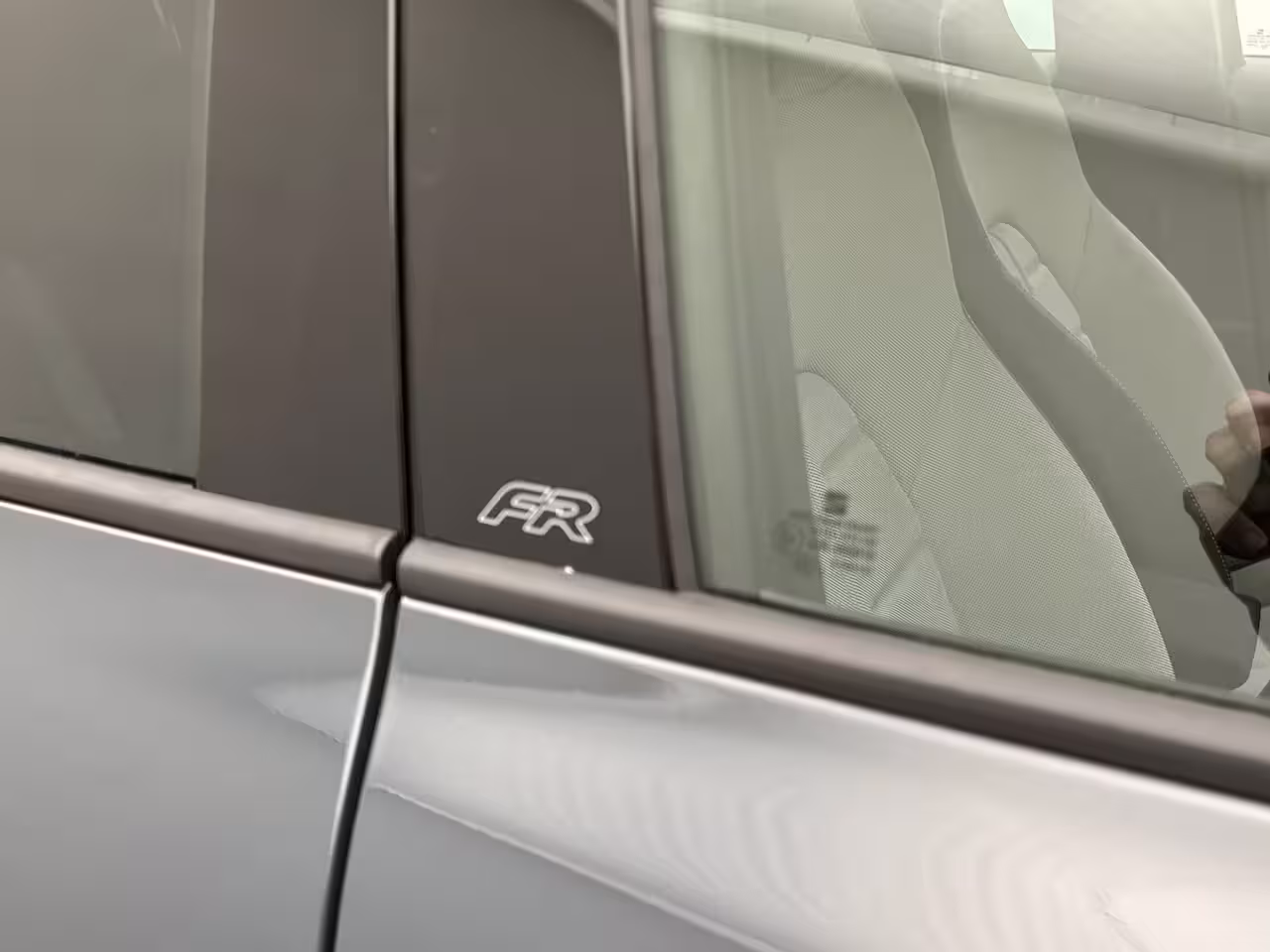 Seat Arona 1.0 TSI 115pk FR Business Connect €478, - private lease of €2.000, - inruilpremie