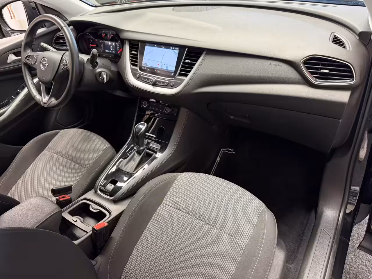 Opel Grandland X 1.2 TURBO BUSINESS EDITION NAVIGATIE CRUISE CONTROL APPLE CARPLAY/ANDROID RIJSTROOKSENSORE