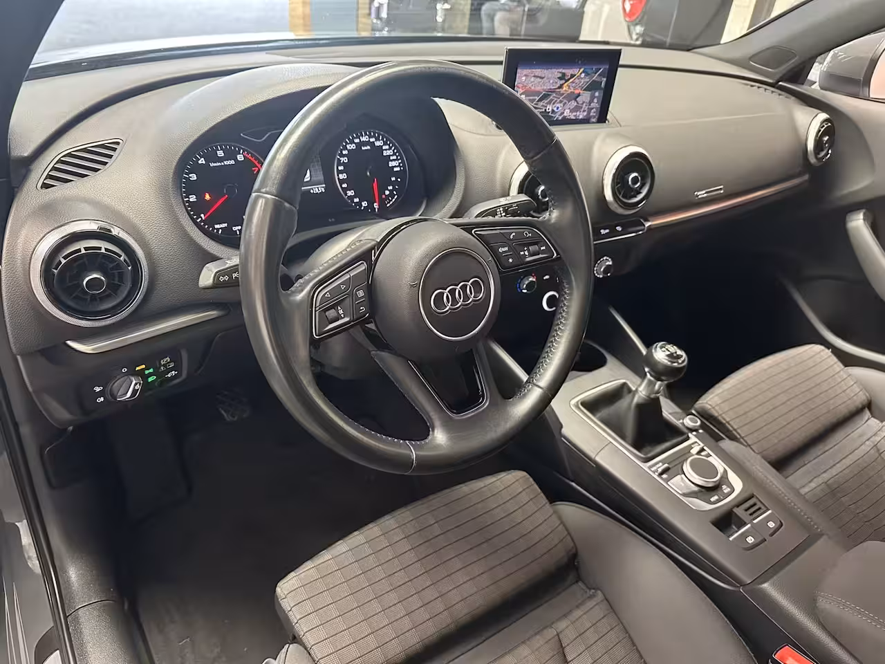 Audi A3 Limousine 1.0 TFSI SPORT LEASE EDITION NAVIGATIE CRUISE CONTROL AIRCO BLUETOOTH TELEFOON MEDIA VOORB