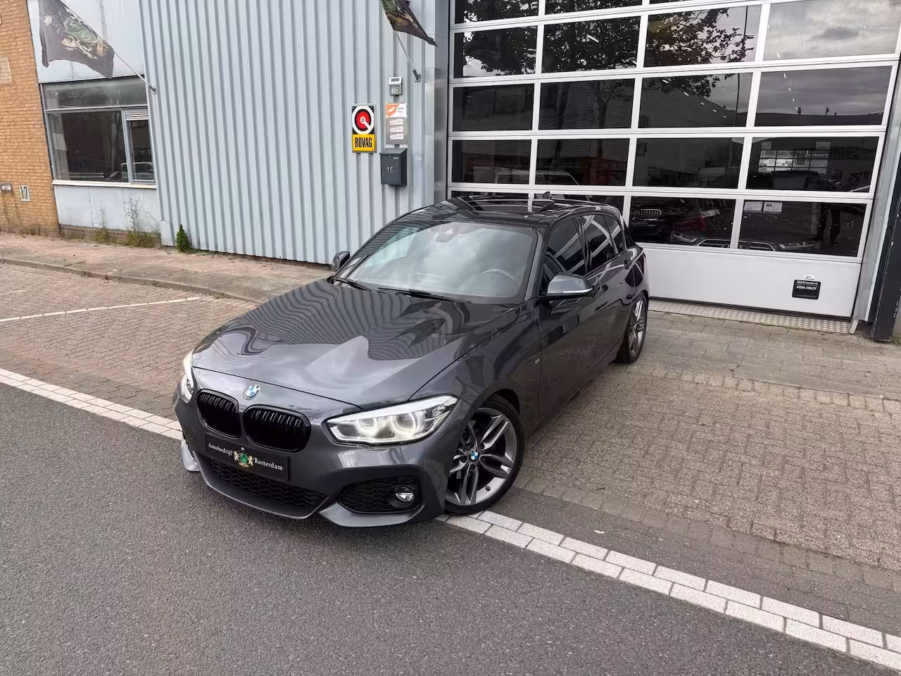 BMW 1-serie 125d High Executive PDC/CAM/LEER/NAV/LMV-18/PANO