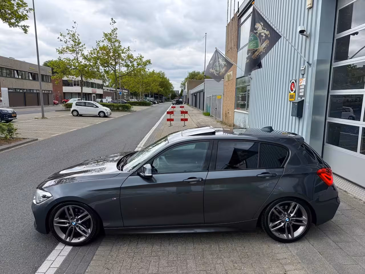 BMW 1-serie 125d High Executive PDC/CAM/LEER/NAV/LMV-18/PANO