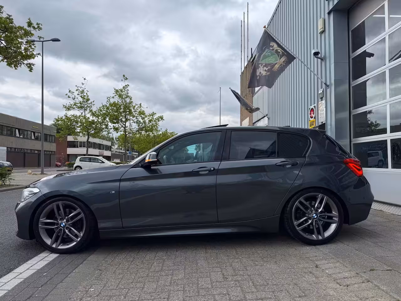 BMW 1-serie 125d High Executive PDC/CAM/LEER/NAV/LMV-18/PANO