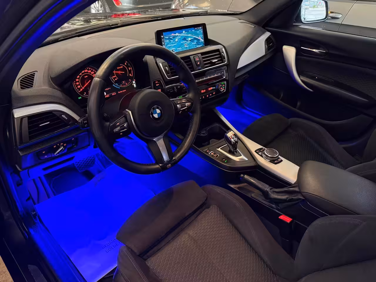BMW 1-serie 125d High Executive PDC/CAM/LEER/NAV/LMV-18/PANO