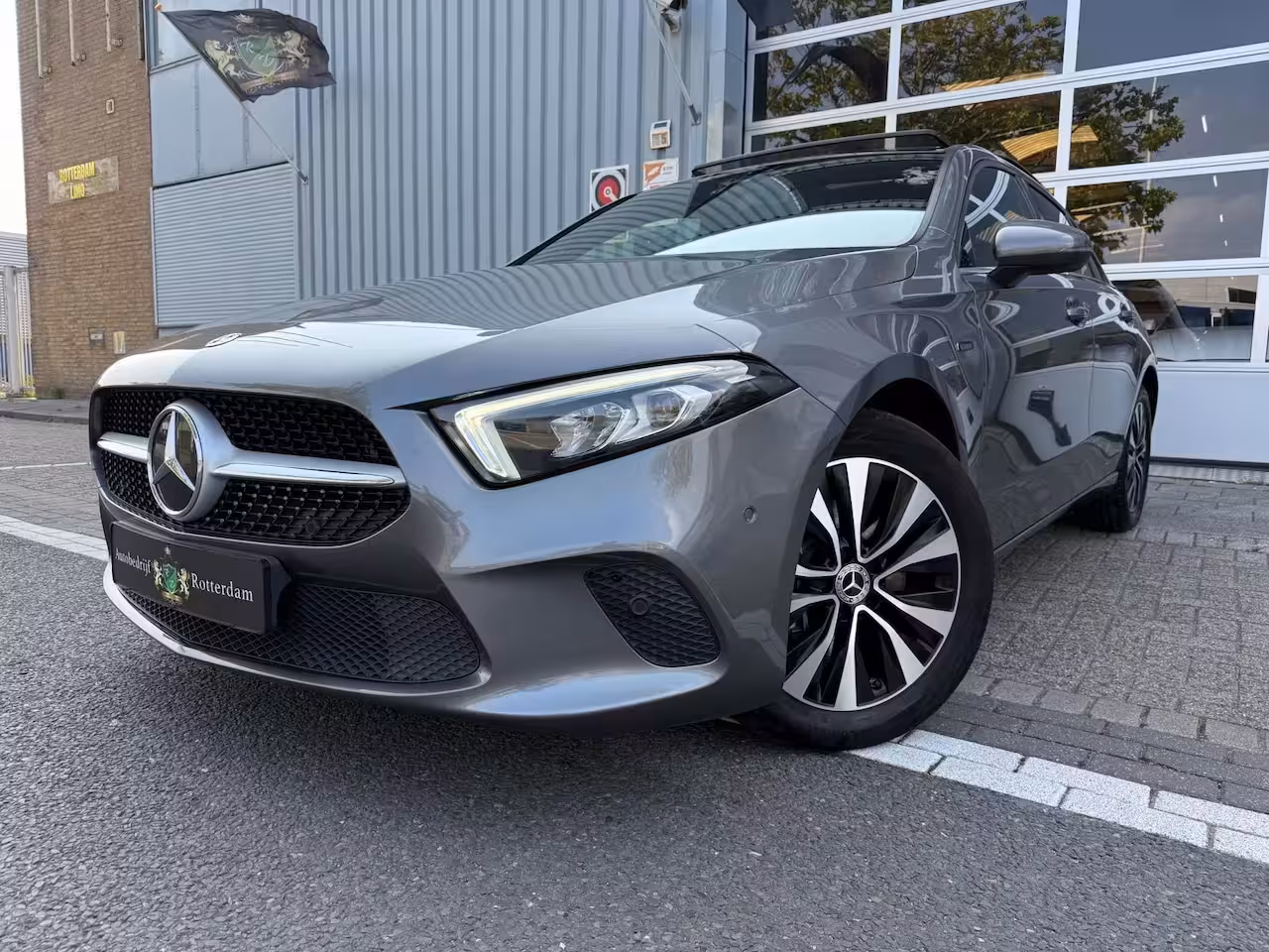 Mercedes-Benz A-klasse 250 e AMG LED/PDC/CAM/LM17/LEER/NAVI