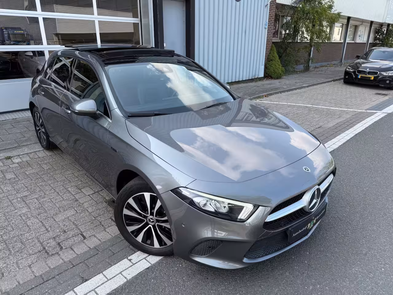 Mercedes-Benz A-klasse 250 e AMG LED/PDC/CAM/LM17/LEER/NAVI
