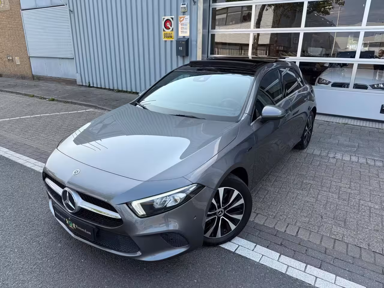 Mercedes-Benz A-klasse 250 e AMG LED/PDC/CAM/LM17/LEER/NAVI
