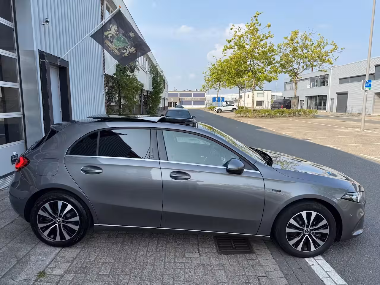 Mercedes-Benz A-klasse 250 e AMG LED/PDC/CAM/LM17/LEER/NAVI