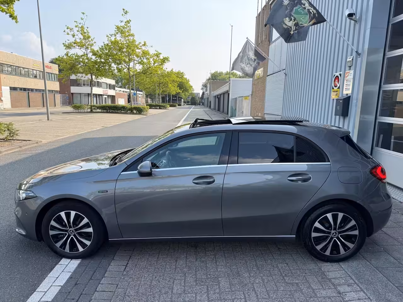Mercedes-Benz A-klasse 250 e AMG LED/PDC/CAM/LM17/LEER/NAVI