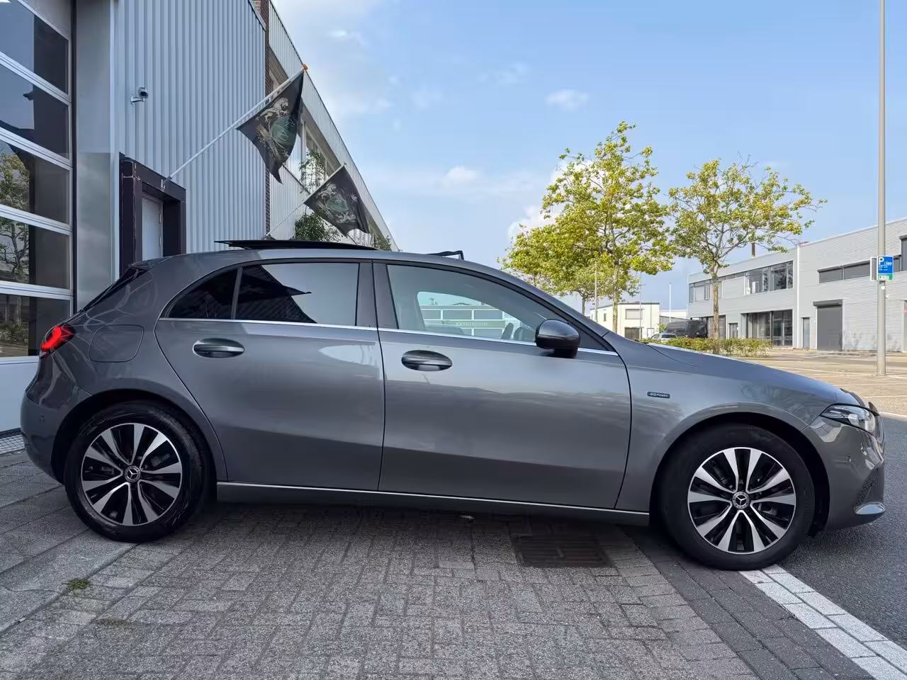 Mercedes-Benz A-klasse 250 e AMG LED/PDC/CAM/LM17/LEER/NAVI