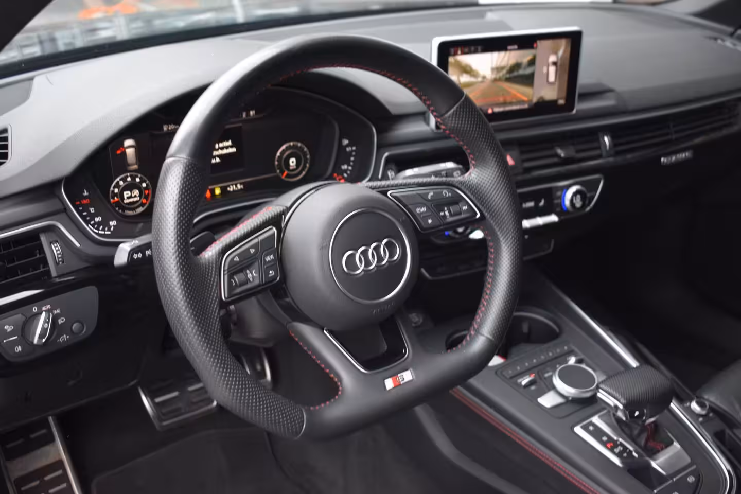 Audi A4 Avant 45 TFSI quattro Sport S line black edition