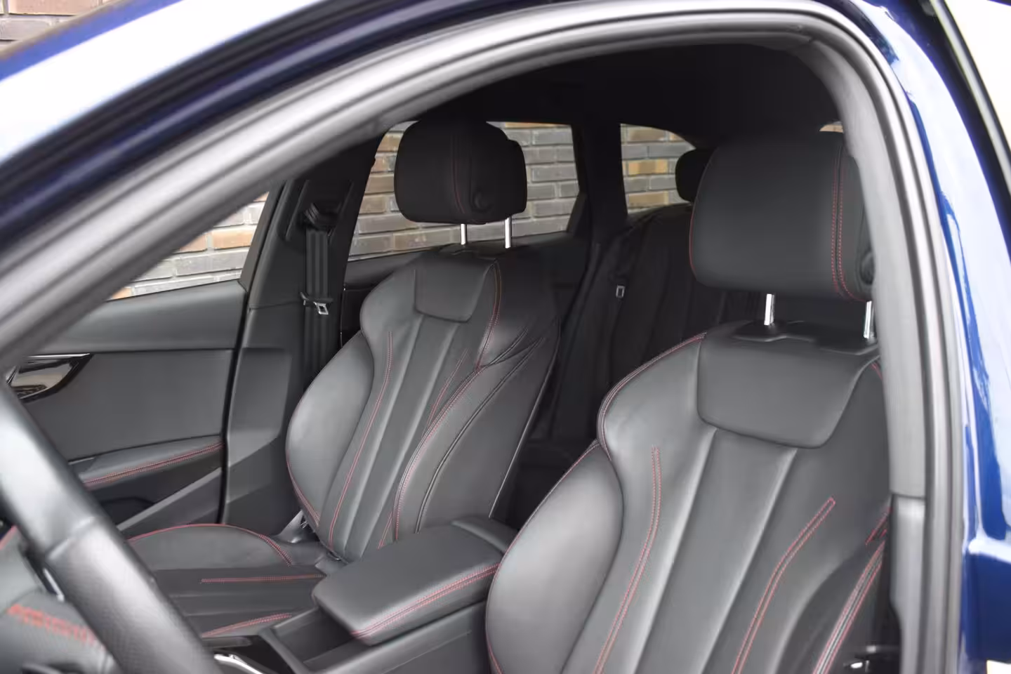 Audi A4 Avant 45 TFSI quattro Sport S line black edition