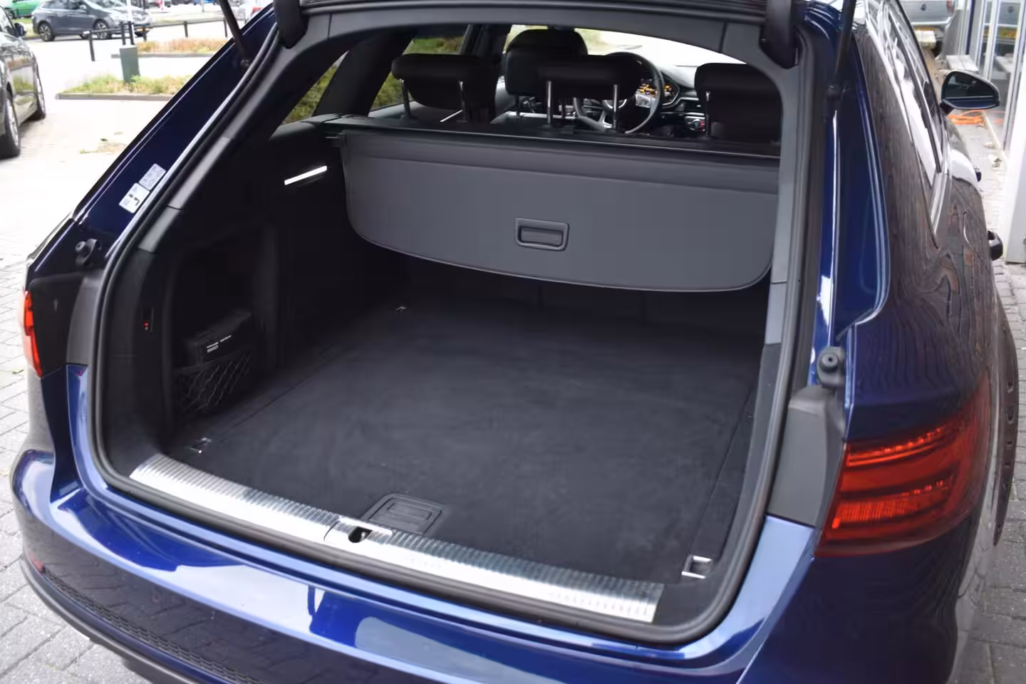 Audi A4 Avant 45 TFSI quattro Sport S line black edition