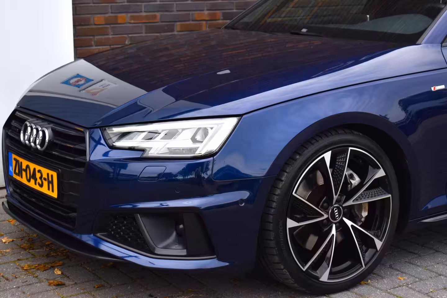 Audi A4 Avant 45 TFSI quattro Sport S line black edition