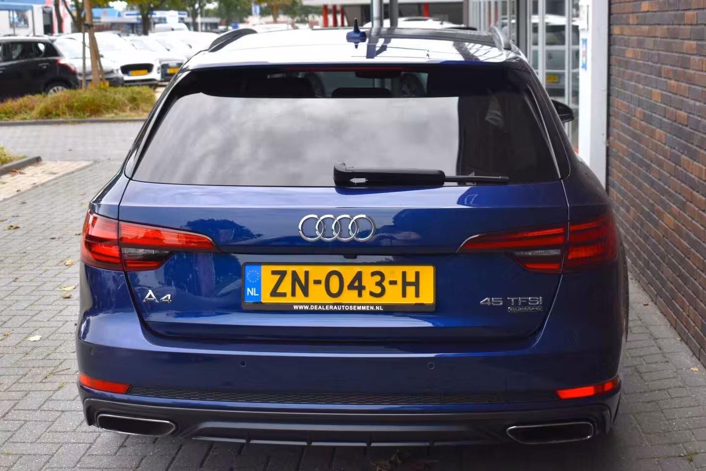 Audi A4 Avant 45 TFSI quattro Sport S line black edition