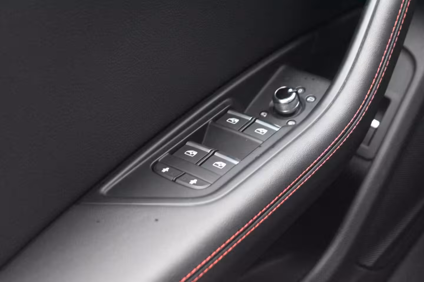 Audi A4 Avant 45 TFSI quattro Sport S line black edition