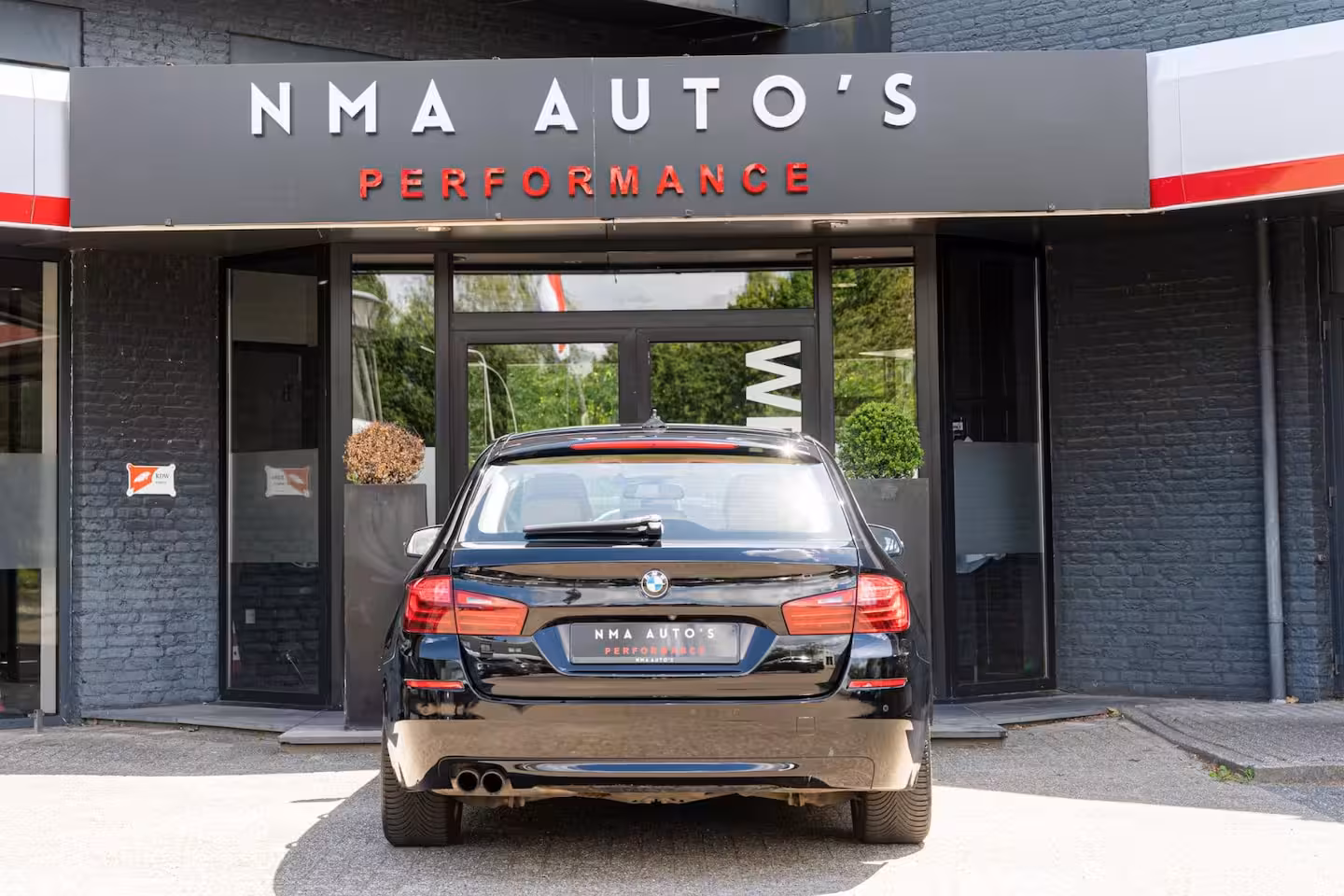 BMW 5-serie Touring 520i Executive CRUISE CONTROL/GOED ONDERHOUDEN/LEDER/STOELVERWARMING/ACHTERUITRIJCAMERA