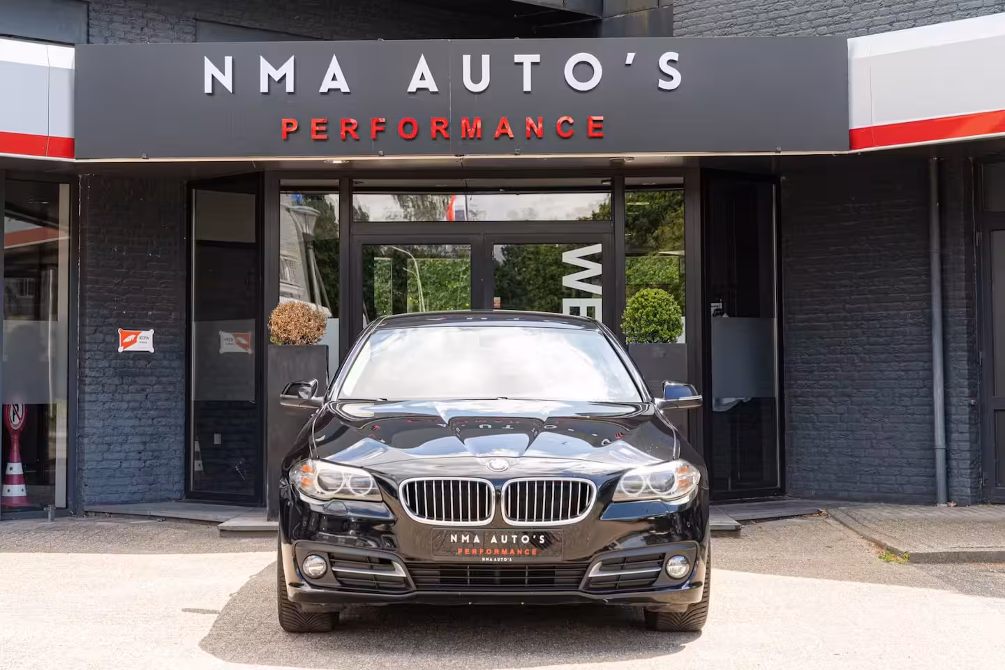 BMW 5-serie Touring 520i Executive CRUISE CONTROL/GOED ONDERHOUDEN/LEDER/STOELVERWARMING/ACHTERUITRIJCAMERA