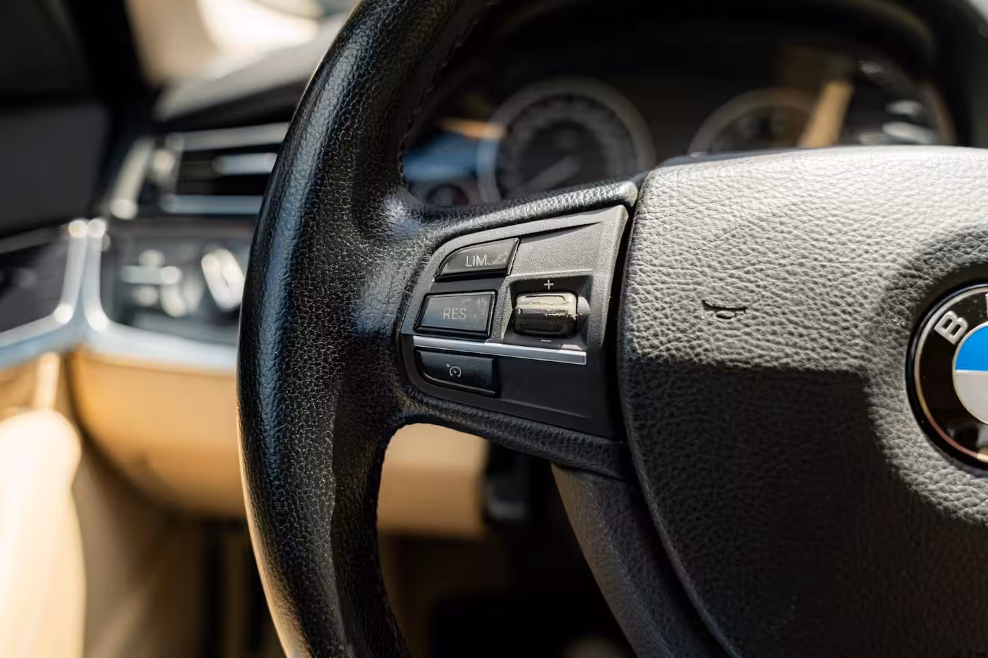 BMW 5-serie Touring 520i Executive CRUISE CONTROL/GOED ONDERHOUDEN/LEDER/STOELVERWARMING/ACHTERUITRIJCAMERA