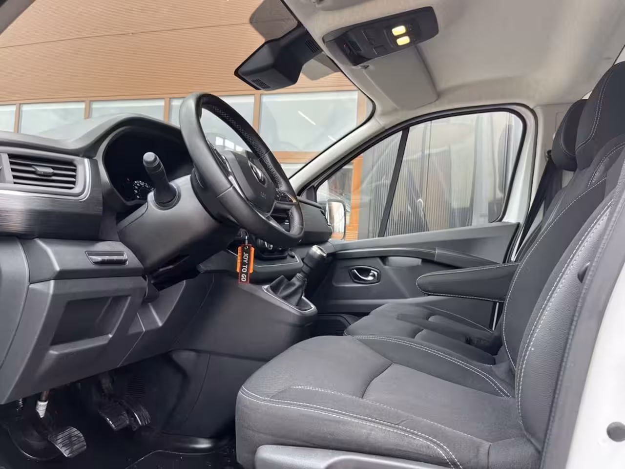 Renault Trafic 2.0 dCi E6 110pk Comfort 3p Lease €287 p/m, Trekhaak, Airco, Navi, Carplay, Camera, PDC, L