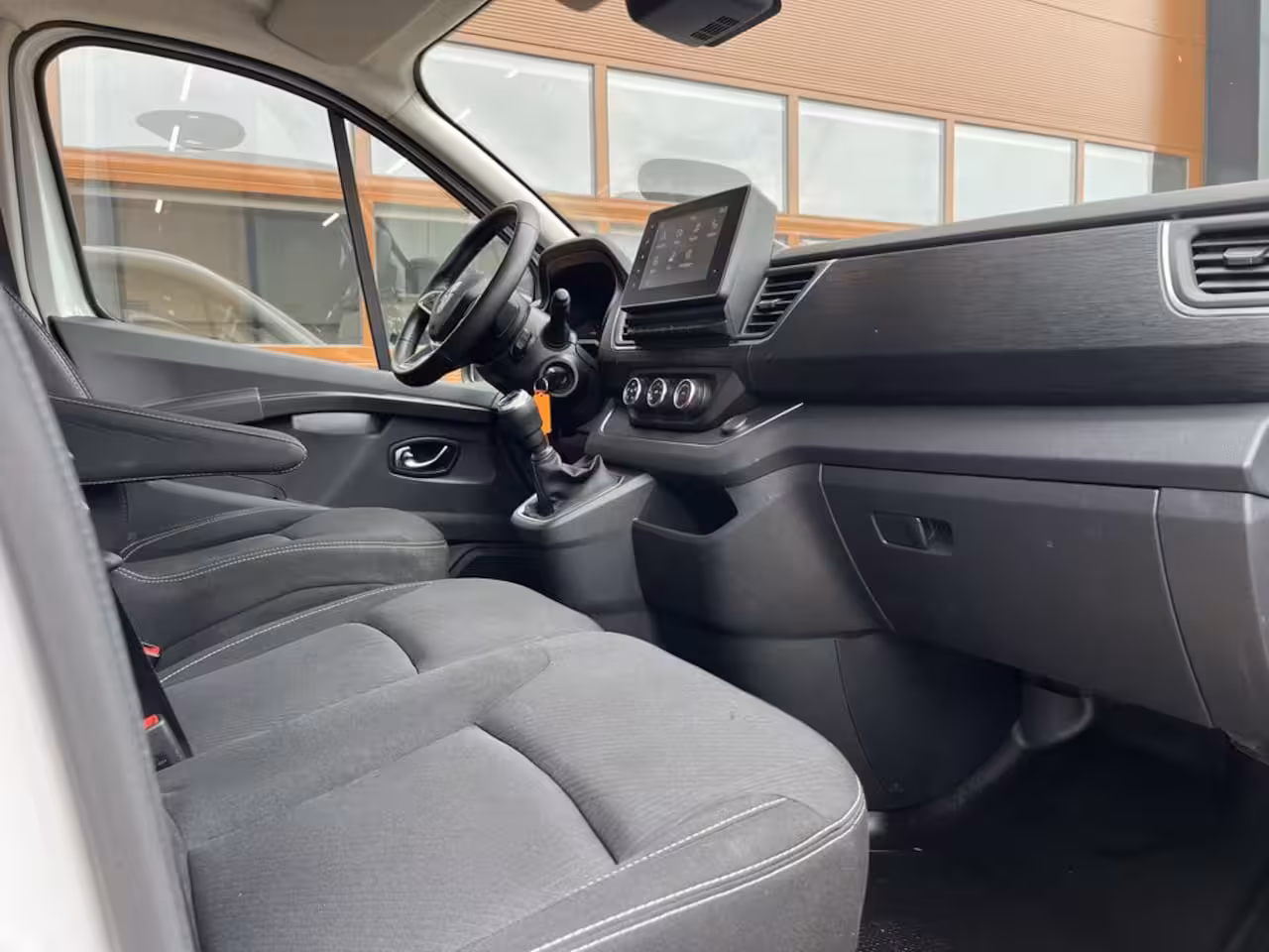 Renault Trafic 2.0 dCi E6 110pk Comfort 3p Lease €287 p/m, Trekhaak, Airco, Navi, Carplay, Camera, PDC, L