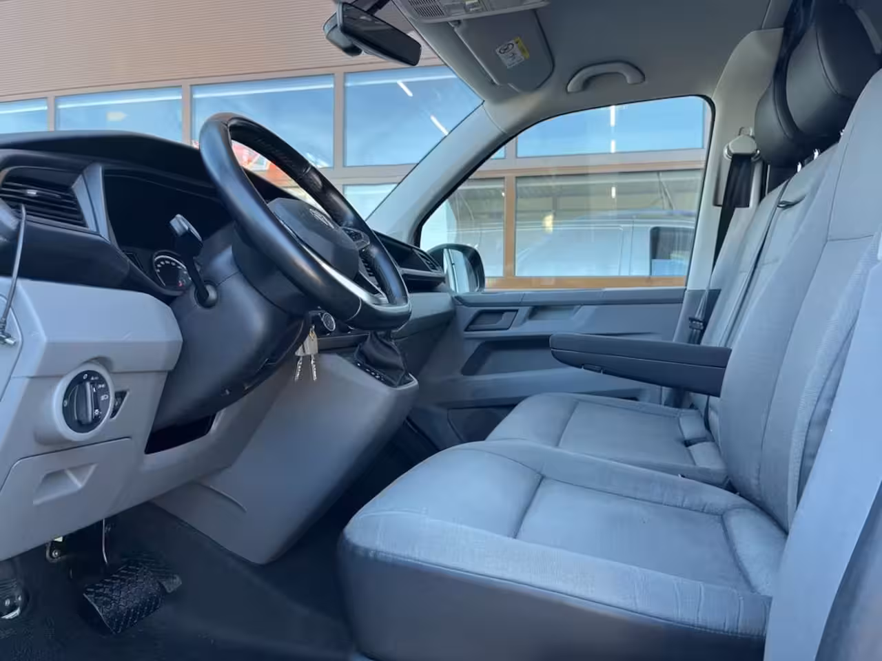 Volkswagen Transporter T6.1 2.0 TDI 150PK E6 L2 Comfortline 3p Lease €389 p/m, Airco, Carplay, PDC V+A, Onderhoud