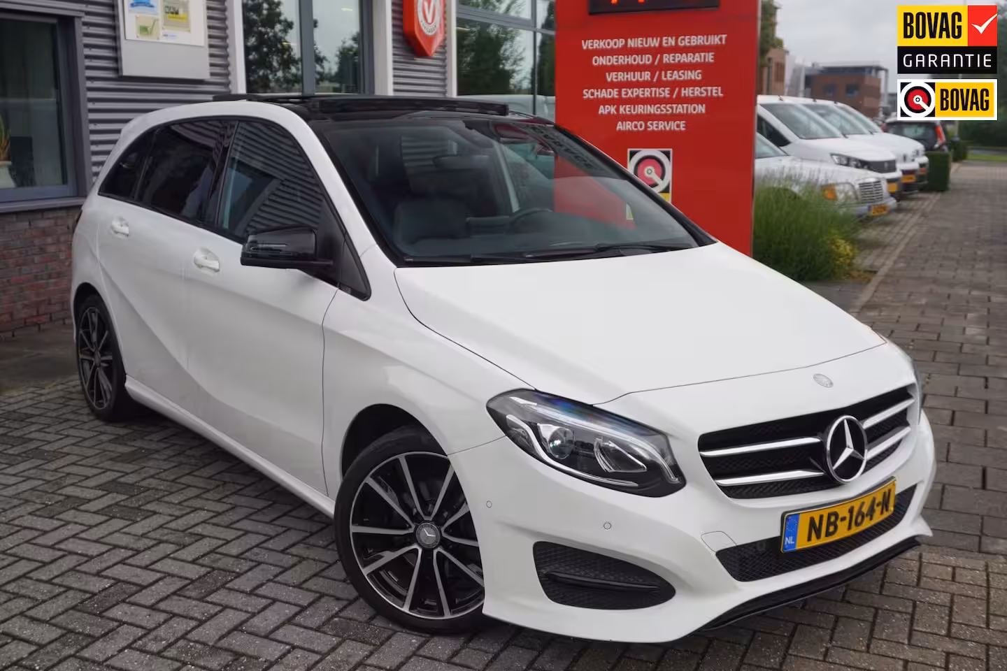 Mercedes-Benz B-klasse 180 Ambition / Incl setje Winterwielen / Pano / Stoelverwarming / Trekhaak