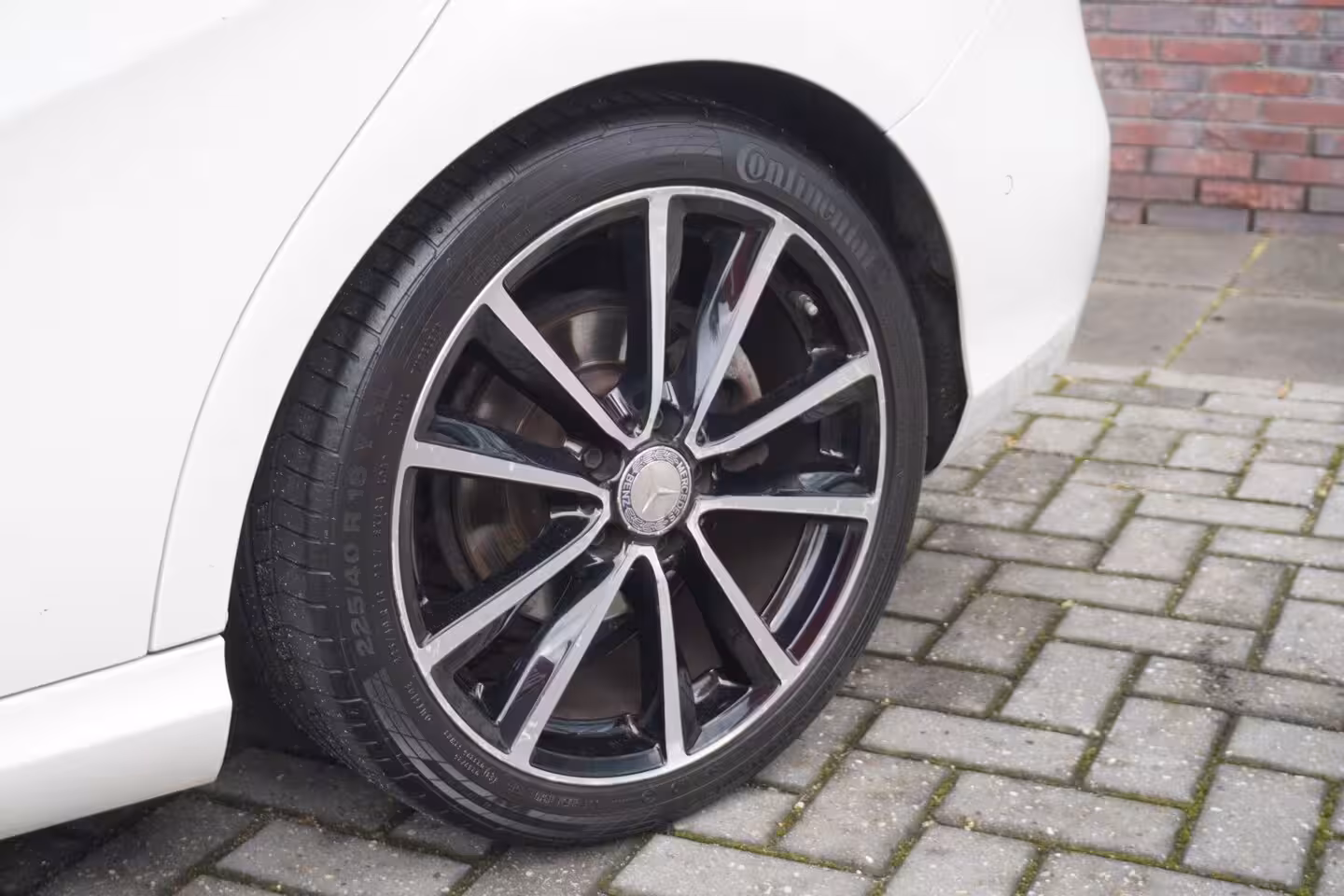 Mercedes-Benz B-klasse 180 Ambition / Incl setje Winterwielen / Pano / Stoelverwarming / Trekhaak
