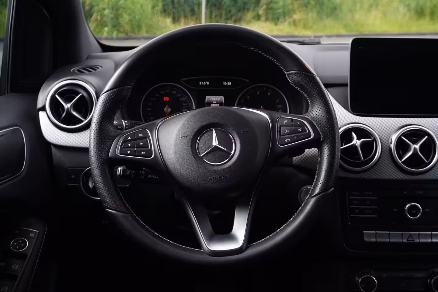 Mercedes-Benz B-klasse 180 Ambition / Incl setje Winterwielen / Pano / Stoelverwarming / Trekhaak