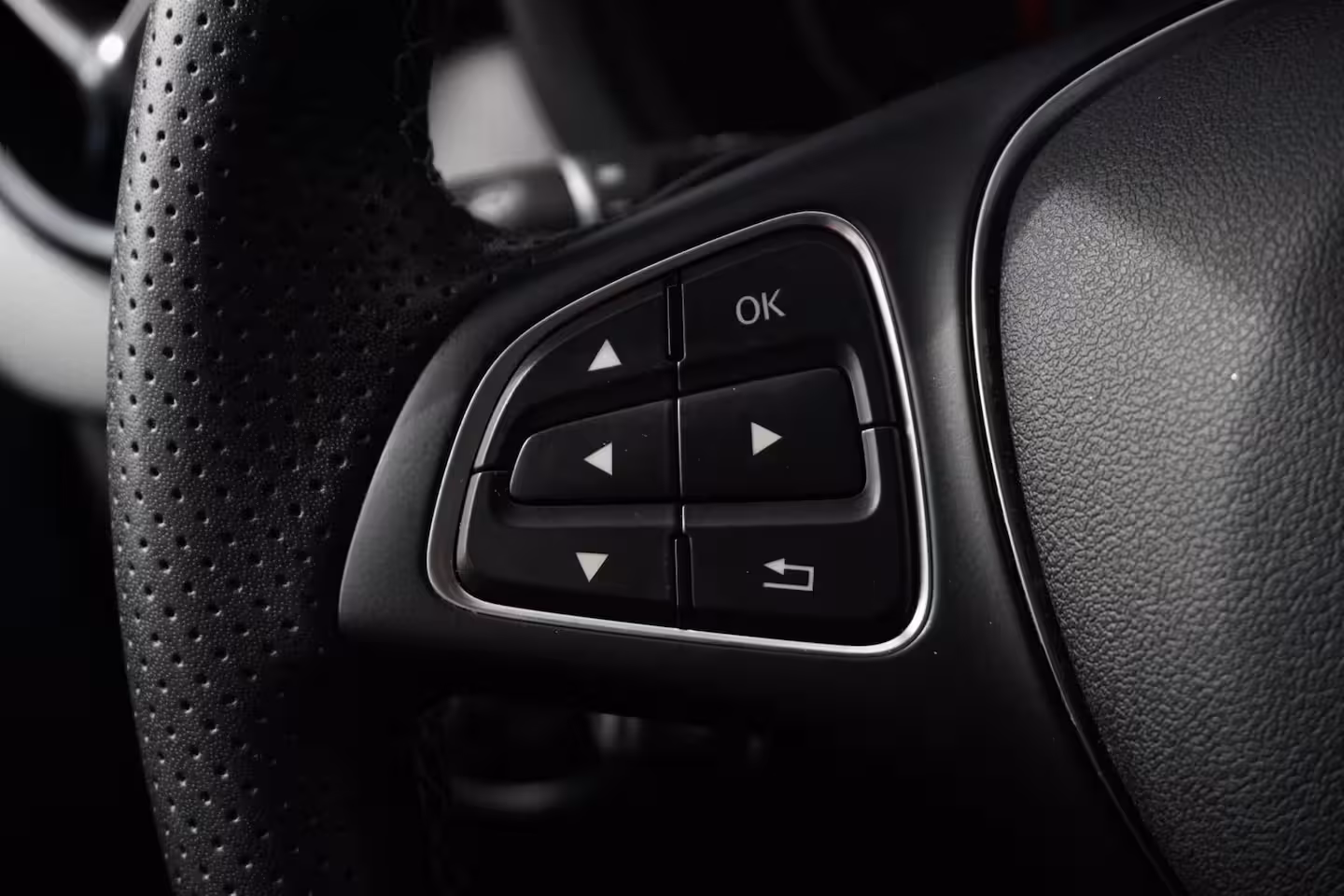 Mercedes-Benz B-klasse 180 Ambition / Incl setje Winterwielen / Pano / Stoelverwarming / Trekhaak