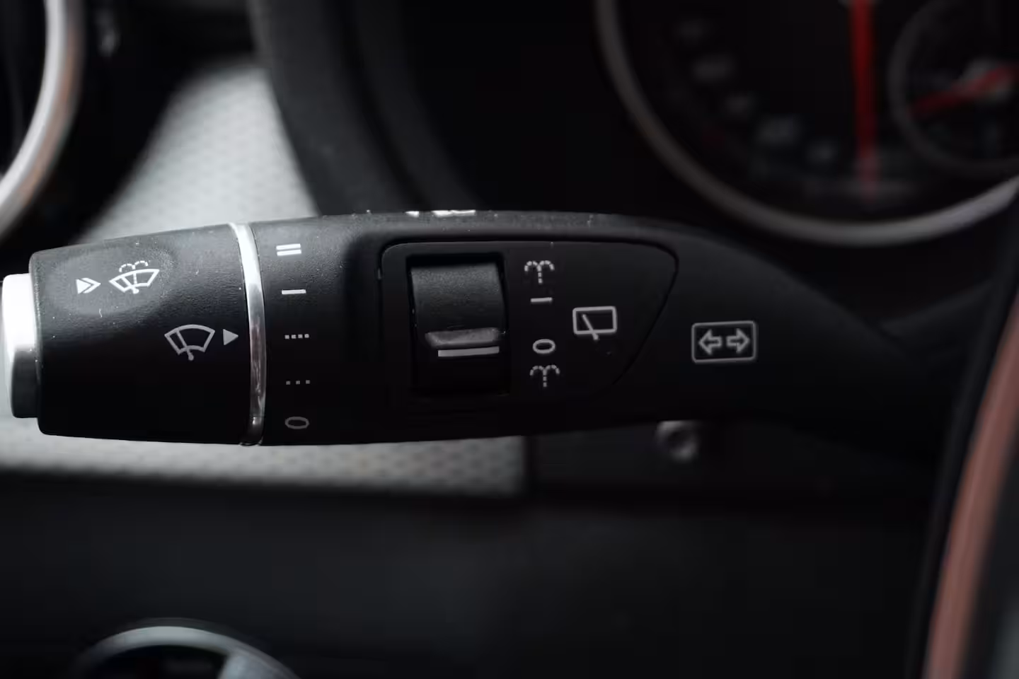 Mercedes-Benz B-klasse 180 Ambition / Incl setje Winterwielen / Pano / Stoelverwarming / Trekhaak