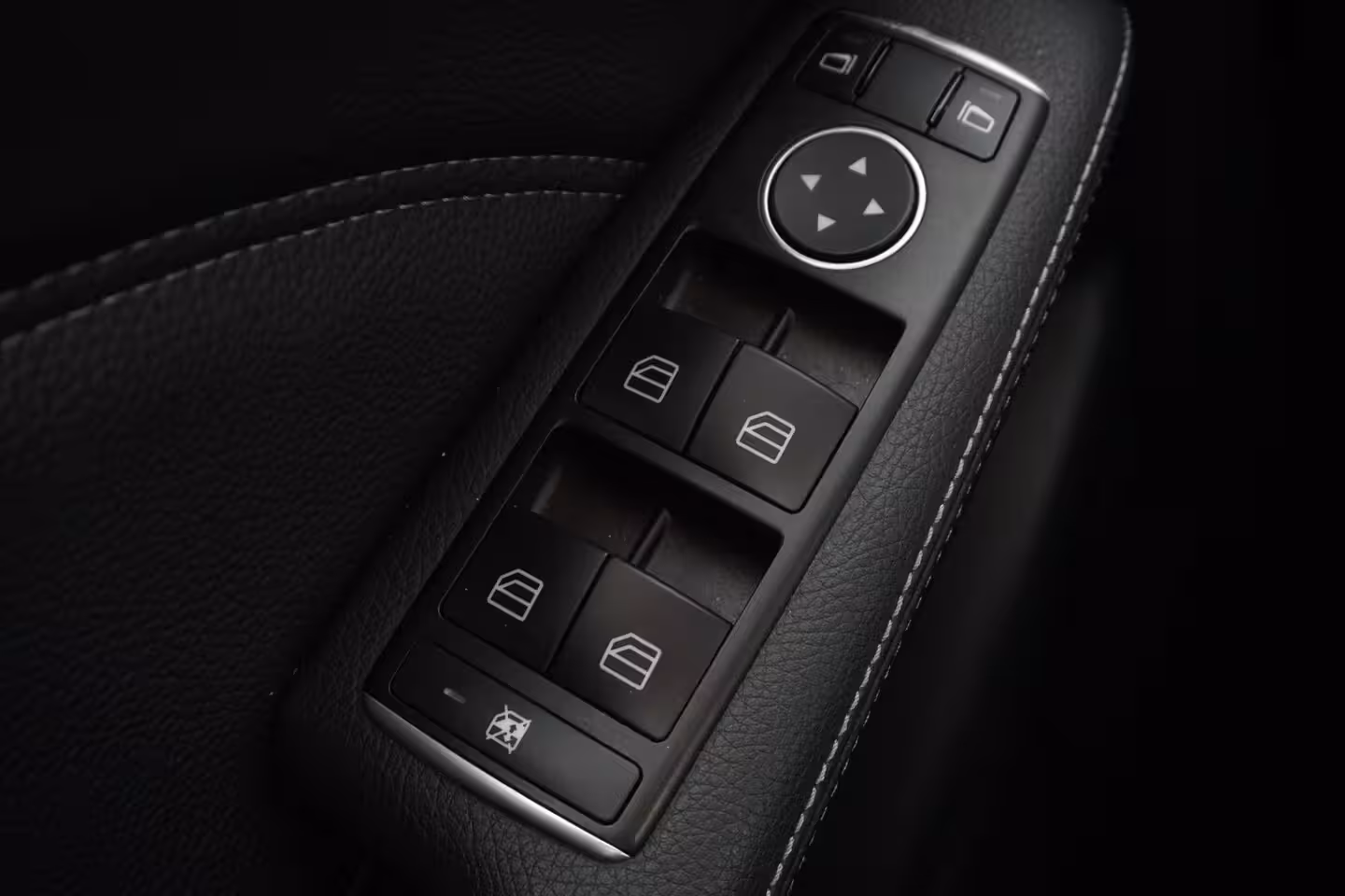 Mercedes-Benz B-klasse 180 Ambition / Incl setje Winterwielen / Pano / Stoelverwarming / Trekhaak