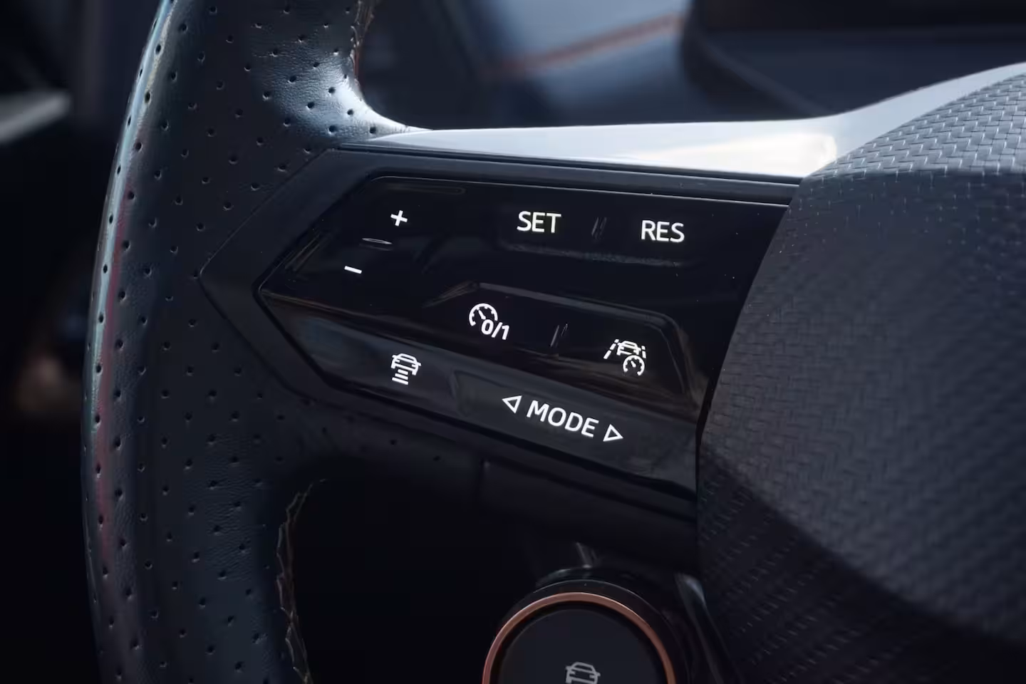 Cupra Born Copper Edition 62 kWh / SOH 95, 5% / Pano / Massage / ACC / HUD / 360 Camera