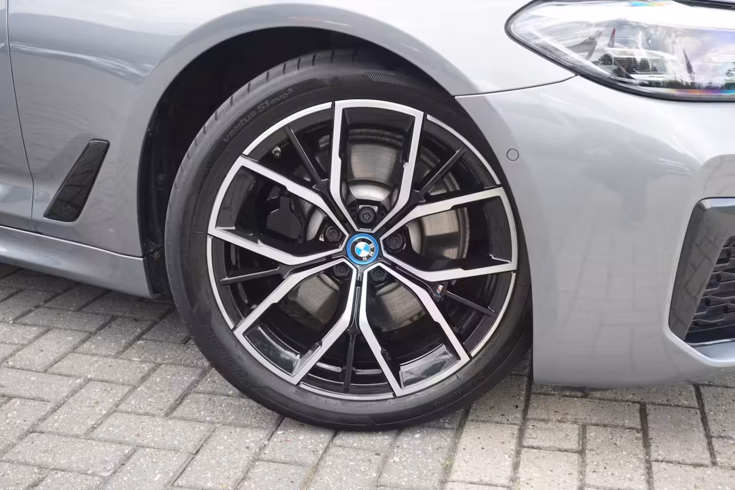BMW 5-serie Touring 530e Business Edition Plus / M- Sport / Trekhaak / Pano / HUD / Drive assist prof / Harman
