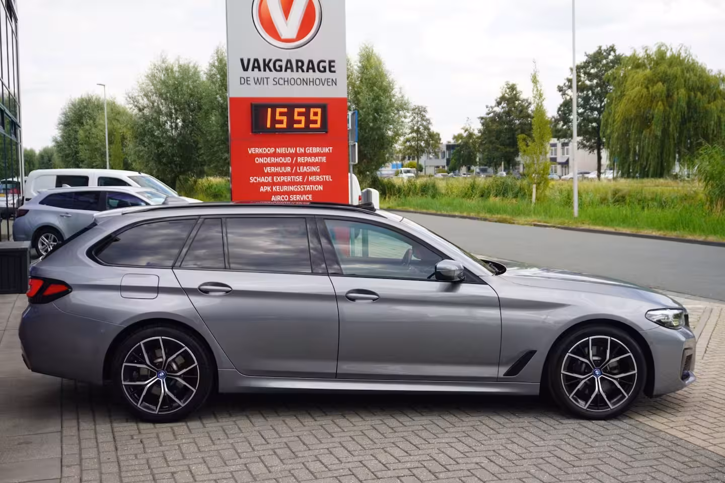 BMW 5-serie Touring 530e Business Edition Plus / M- Sport / Trekhaak / Pano / HUD / Drive assist prof / Harman