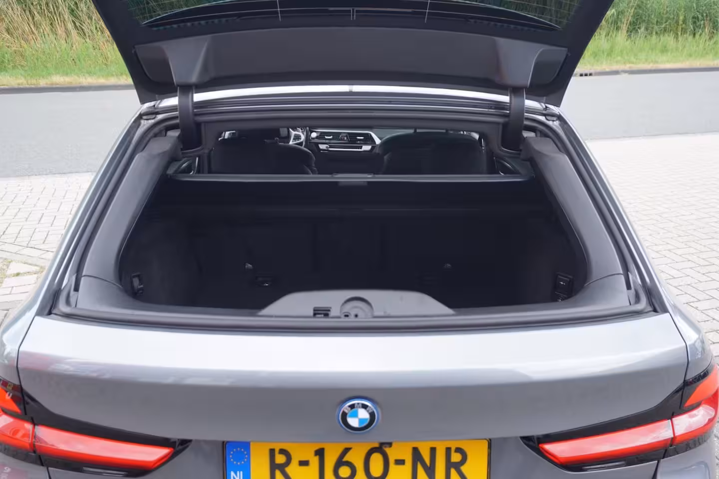 BMW 5-serie Touring 530e Business Edition Plus / M- Sport / Trekhaak / Pano / HUD / Drive assist prof / Harman