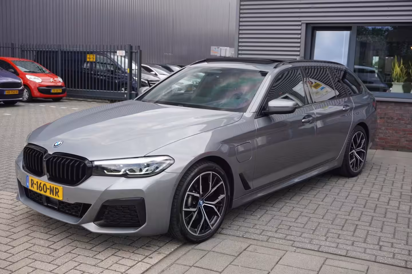 BMW 5-serie Touring 530e Business Edition Plus / M- Sport / Trekhaak / Pano / HUD / Drive assist prof / Harman