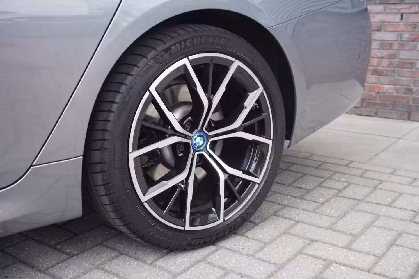 BMW 5-serie Touring 530e Business Edition Plus / M- Sport / Trekhaak / Pano / HUD / Drive assist prof / Harman