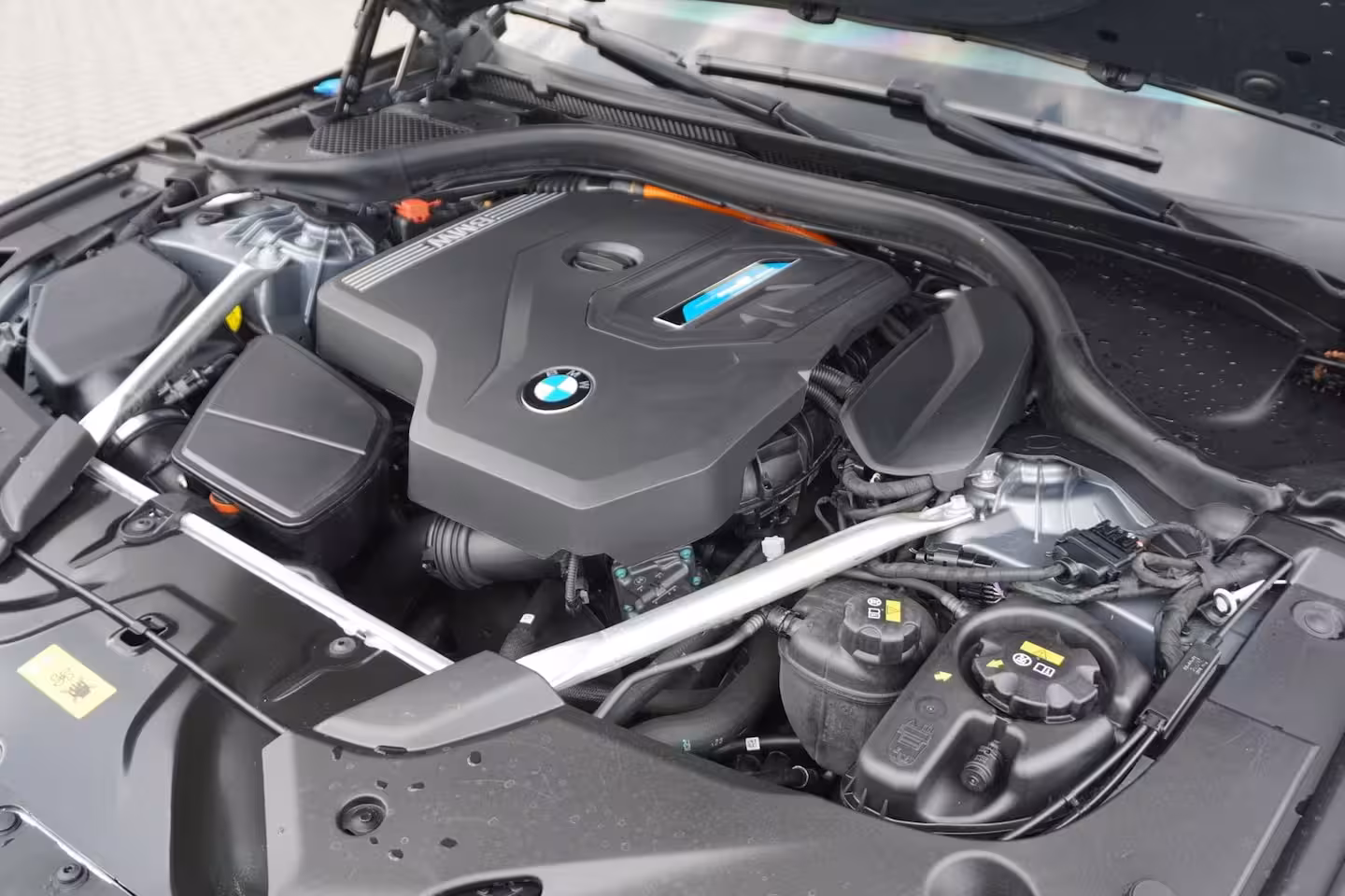 BMW 5-serie Touring 530e Business Edition Plus / M- Sport / Trekhaak / Pano / HUD / Drive assist prof / Harman