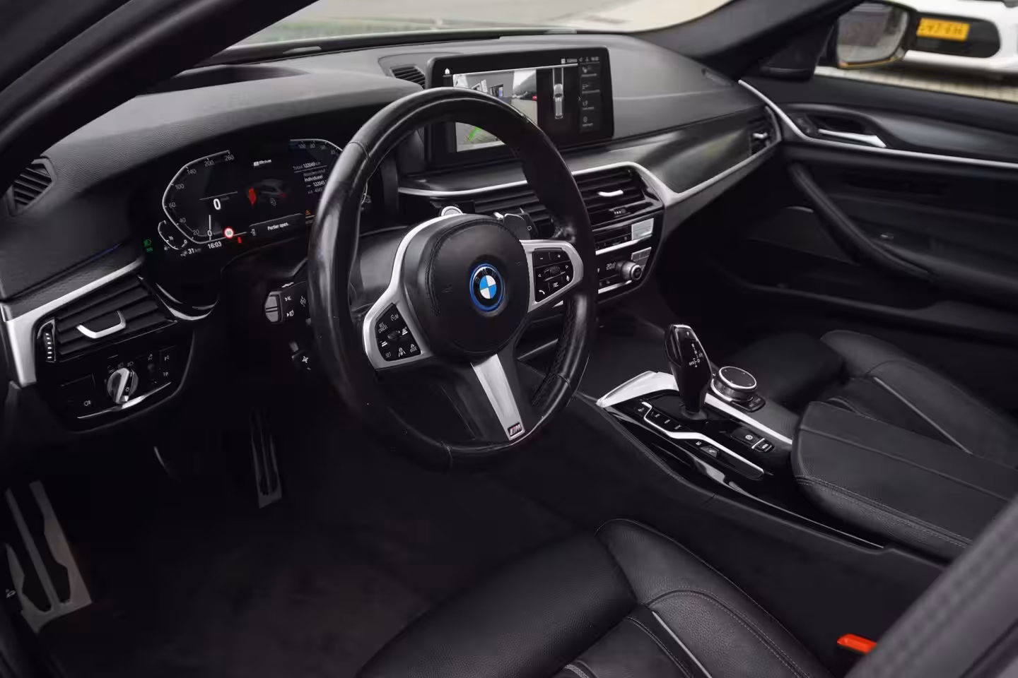 BMW 5-serie Touring 530e Business Edition Plus / M- Sport / Trekhaak / Pano / HUD / Drive assist prof / Harman