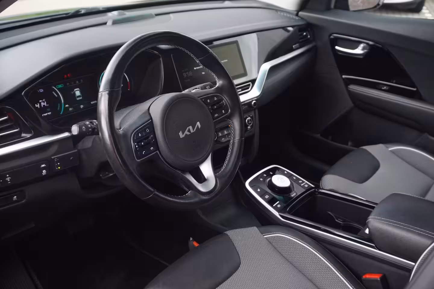 Kia e-Niro DynamicPlusLine 64 kWh / Pano / Carplay / Camera / Stuur en stoelverwarming