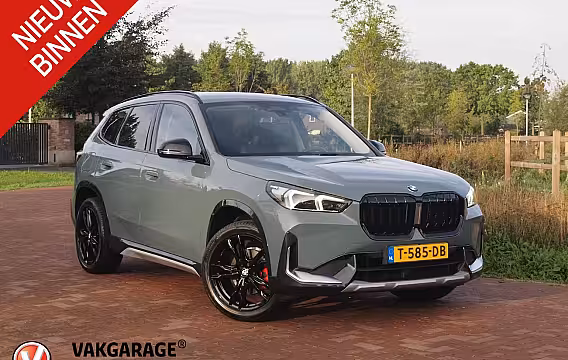 BMW X1 sDrive18i | NIEUW MODEL | Trekhaak | 19Inch | Sportstoelen met geheugen | Sfeerverlichting