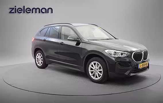 BMW X1 SDrive18i Business Editon Plus - Panorama, Camera, Navi