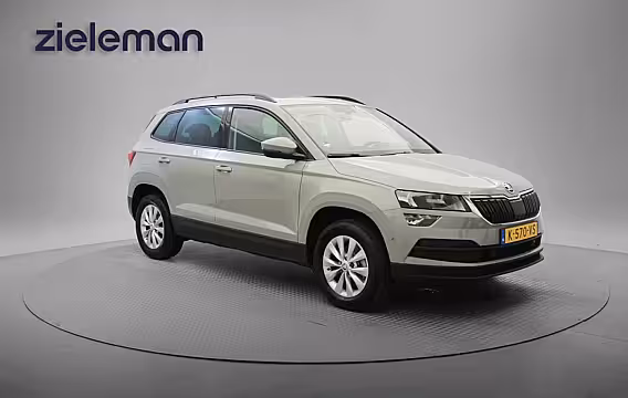 Skoda Karoq 1.0 TSI Business Edition - Panorama, Carplay, Cruise, Clima