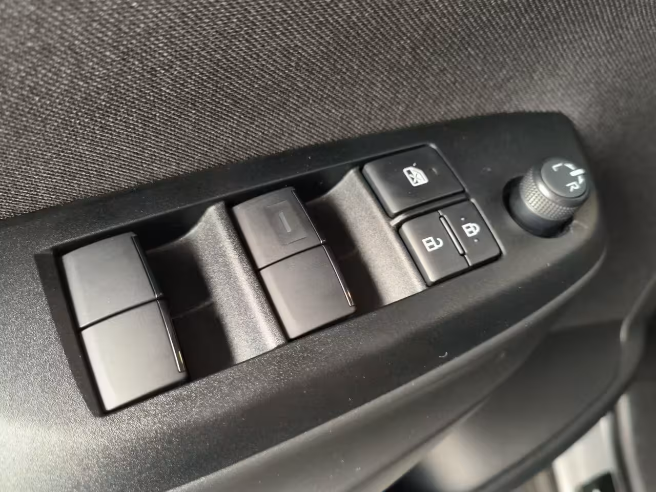Toyota Yaris Cross 1.5 Hybrid 115 First Edition uit 2025 Rijklaar + Fabrieksgarantie Rijklaar “Sinds 1970 | 5
