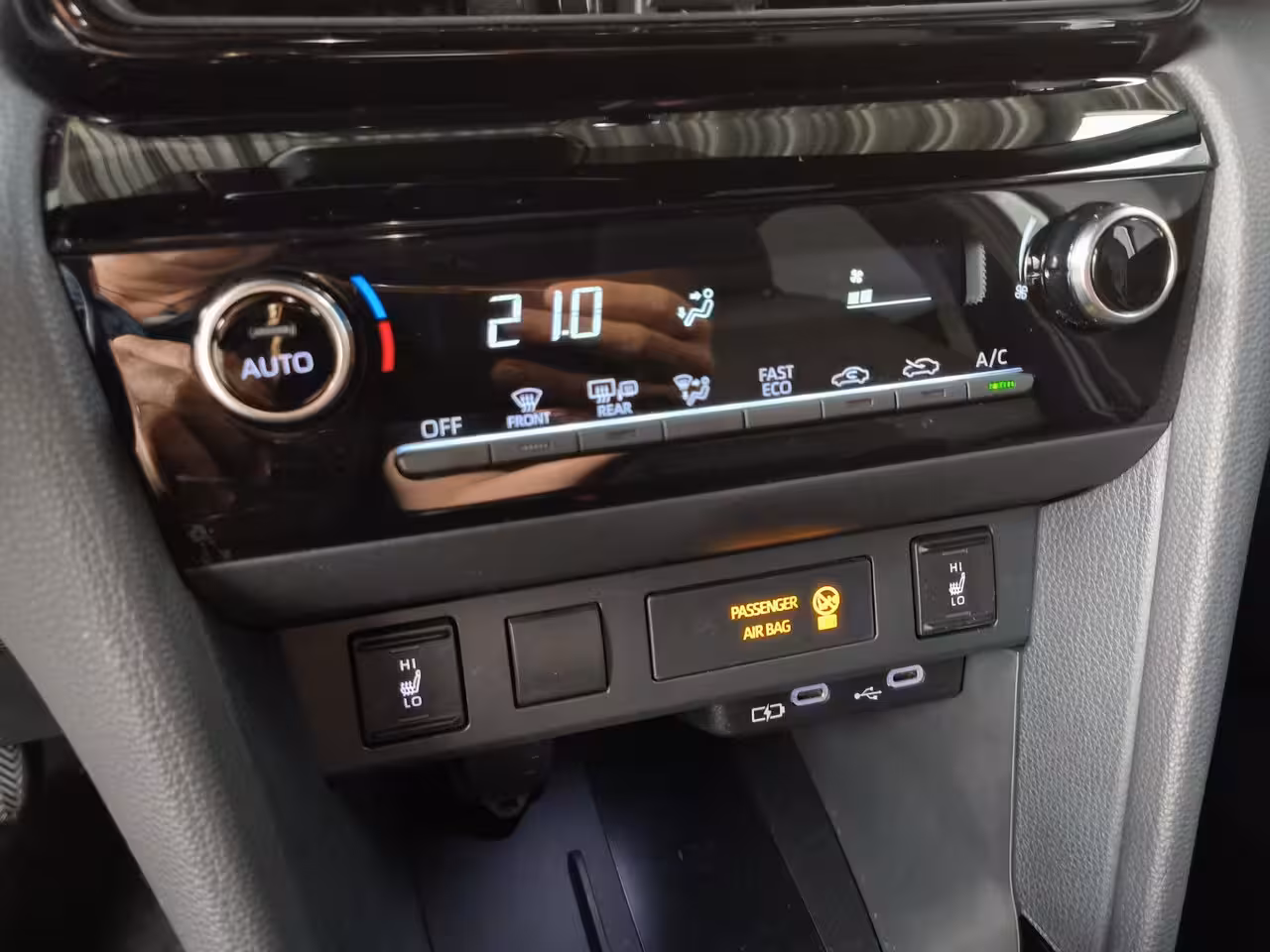 Toyota Yaris Cross 1.5 Hybrid 115 First Edition uit 2025 Rijklaar + Fabrieksgarantie Rijklaar “Sinds 1970 | 5