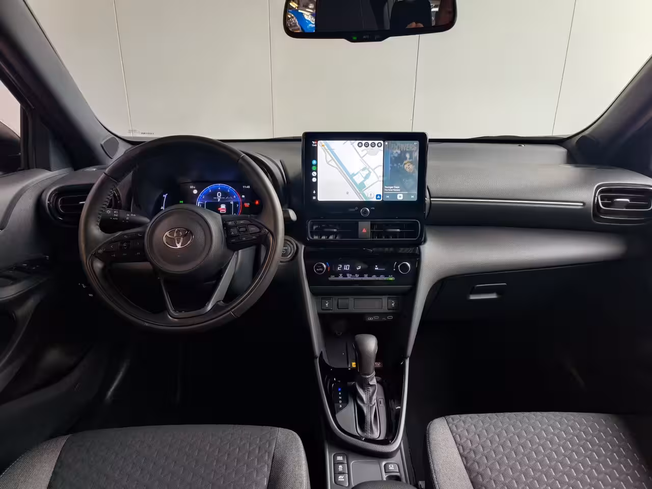 Toyota Yaris Cross 1.5 Hybrid 115 First Edition uit 2025 Rijklaar + Fabrieksgarantie Rijklaar “Sinds 1970 | 5