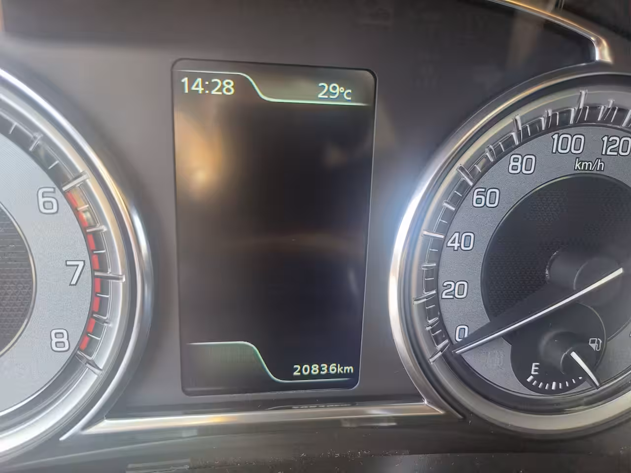 Suzuki Vitara 1.4 Boosterjet Style Rhino Edition Smart Hybrid + Panoramadak Fabrieksgarantie Rijklaar “S