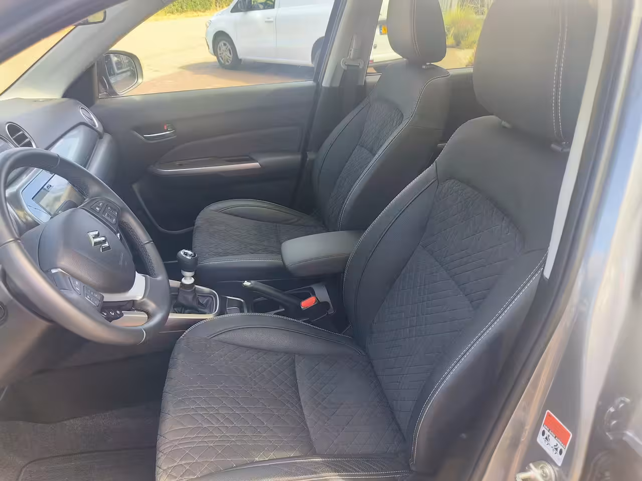 Suzuki Vitara 1.4 Boosterjet Style Rhino Edition Smart Hybrid + Panoramadak Fabrieksgarantie Rijklaar “S
