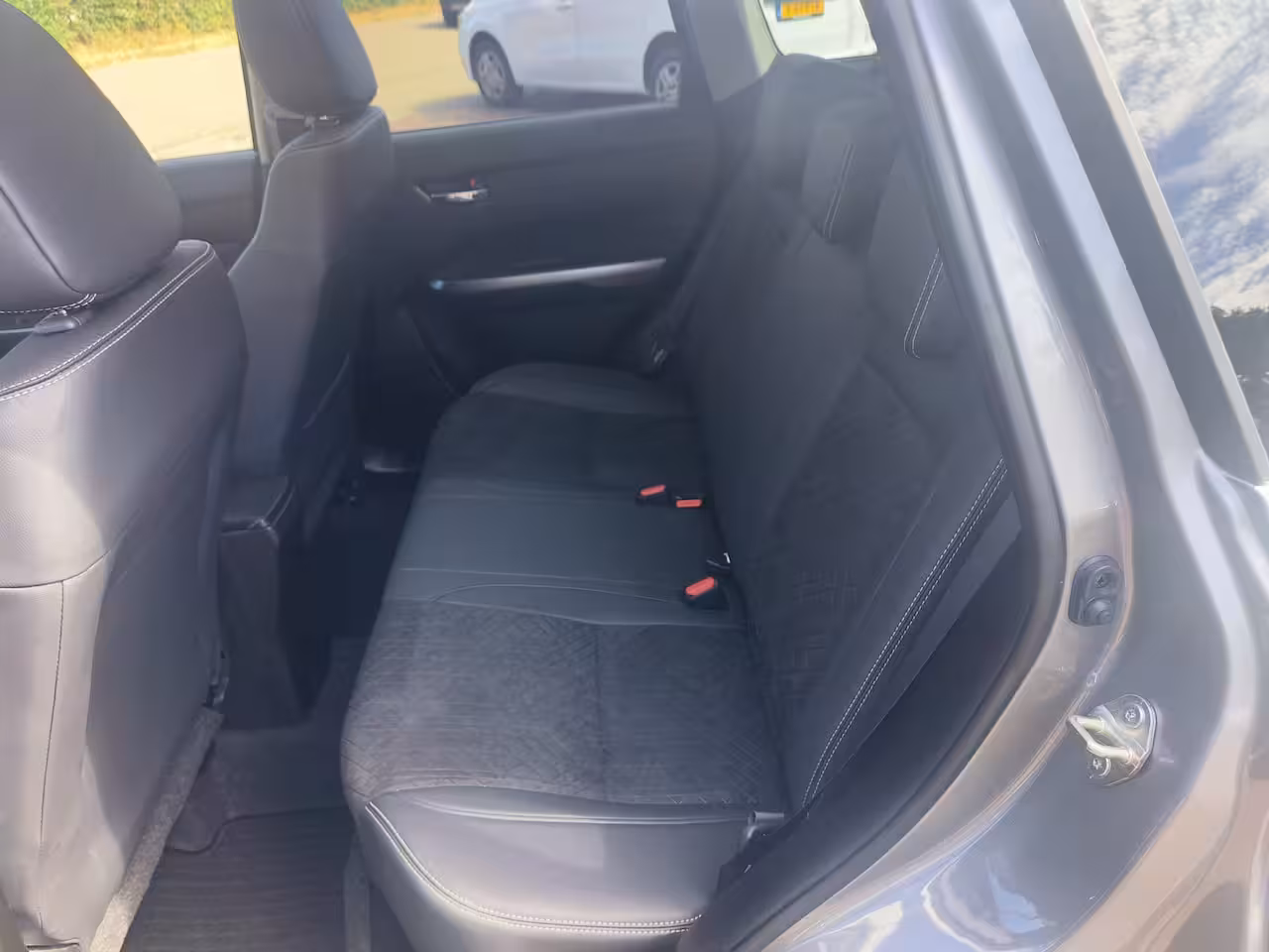 Suzuki Vitara 1.4 Boosterjet Style Rhino Edition Smart Hybrid + Panoramadak Fabrieksgarantie Rijklaar “S